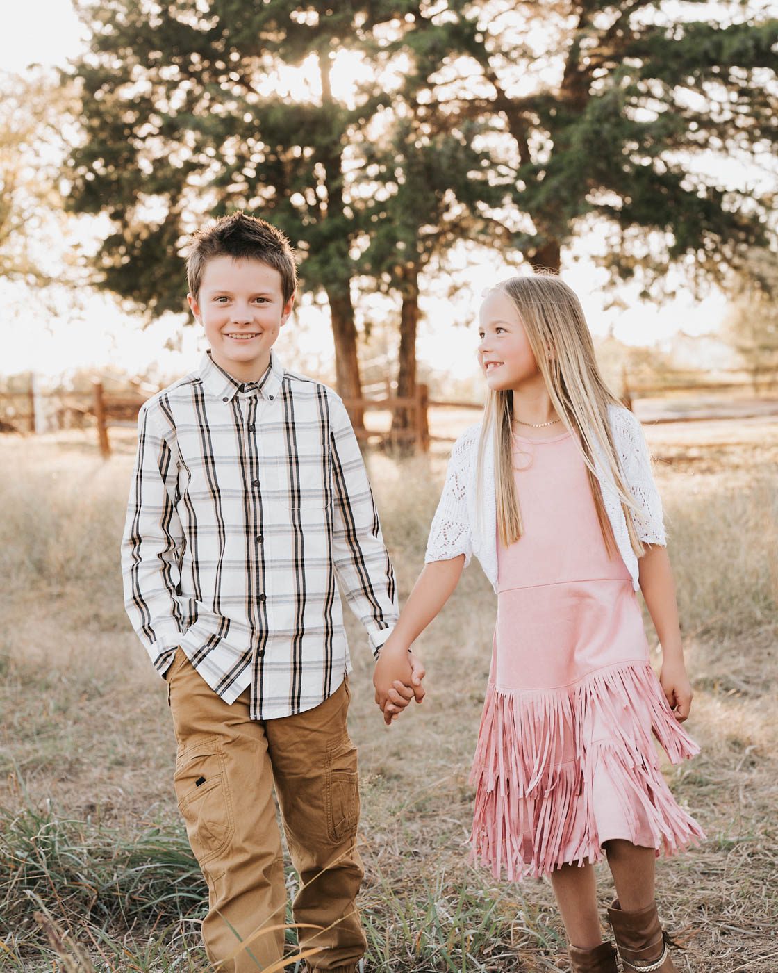 What To Wear For Family Photos: Outfit Ideas &Amp; Tips 1 Brother And Sister Wearing Coordinated Outfits During An Outdoor Family Photography Session In Dallas