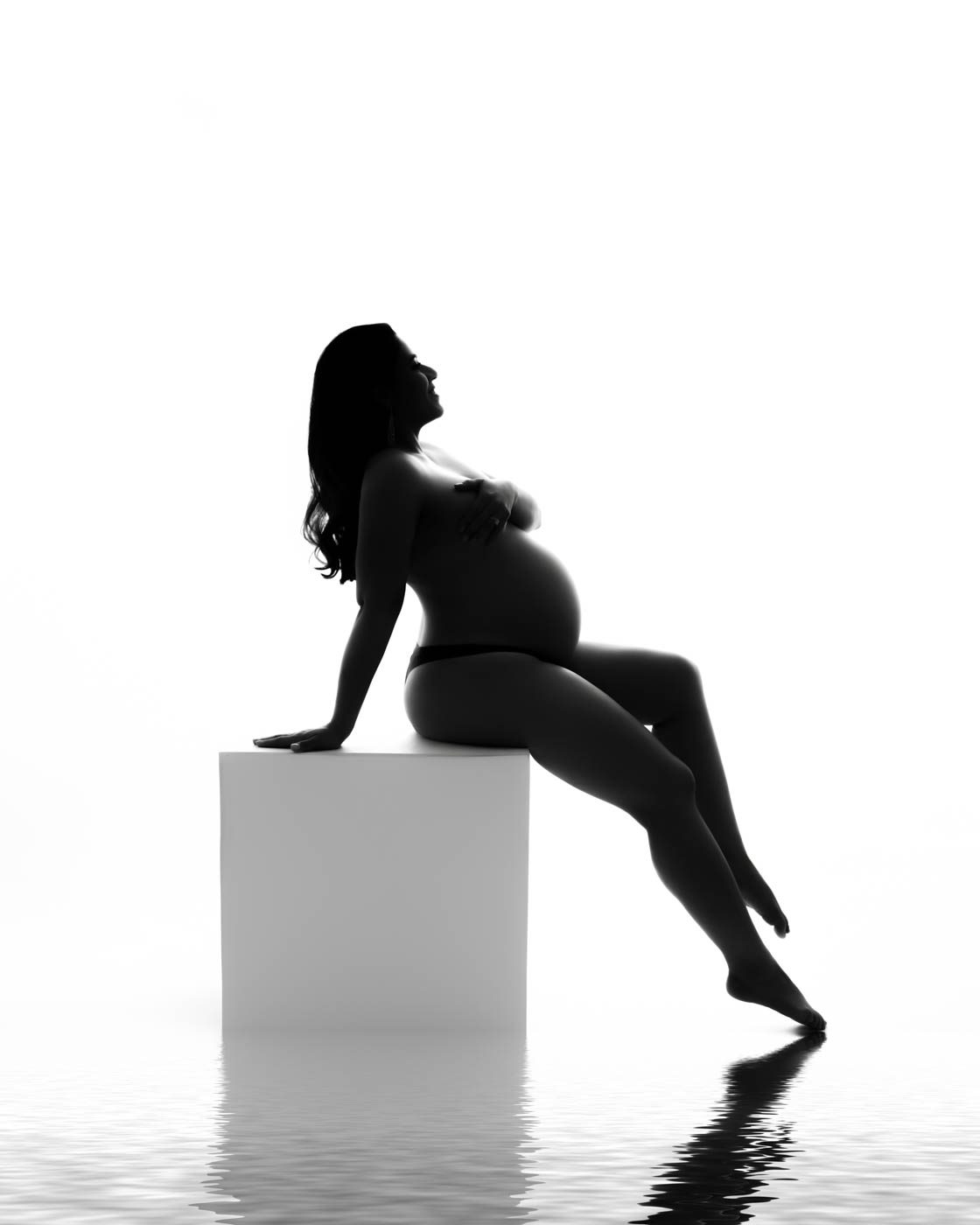 How To Pose Naturally For Maternity Photos In Dallas 2 Pregnant Woman Seated During A Maternity Photography Session