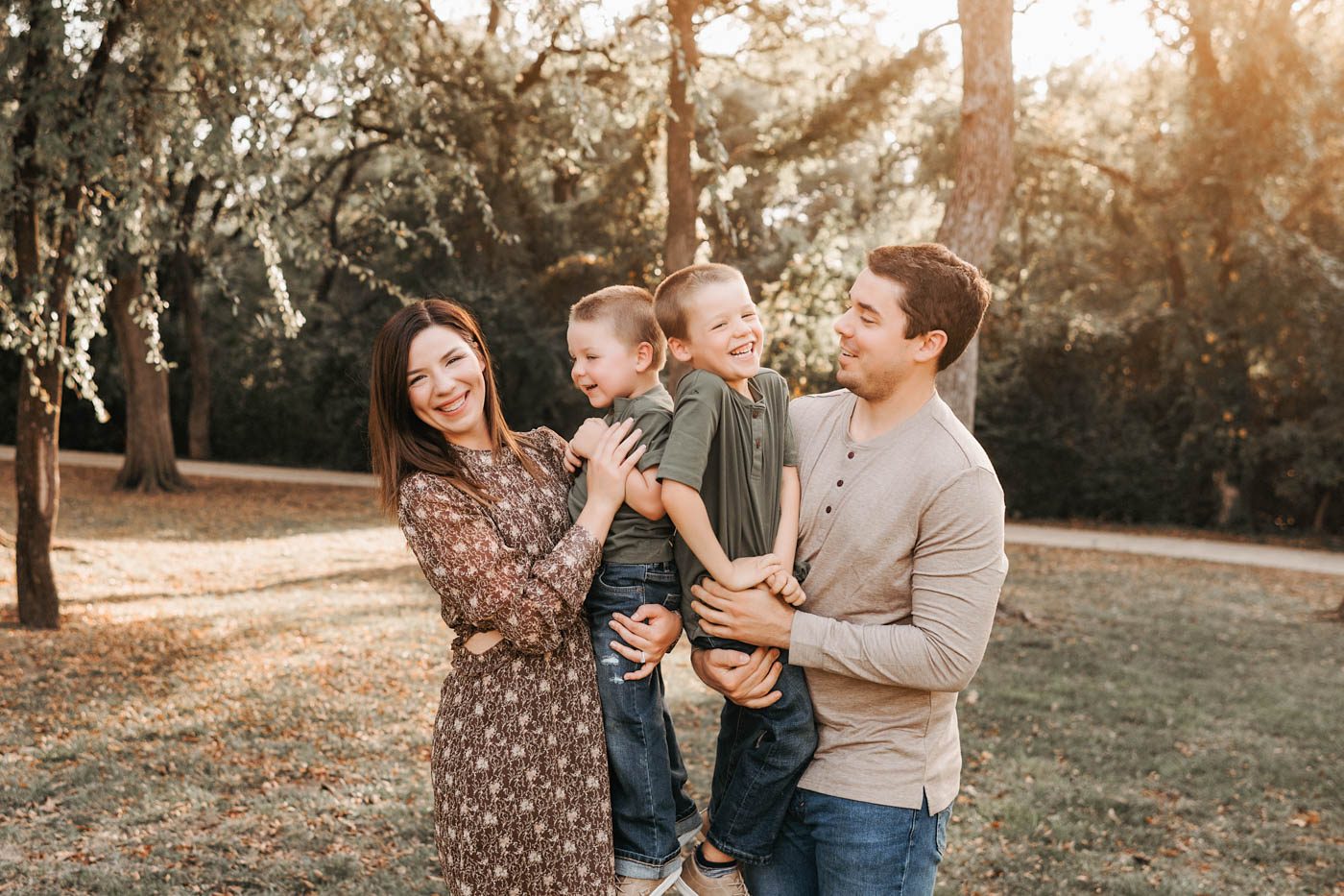 Family Wearing Complementary Neutral Colors For Outdoor Family Portraits