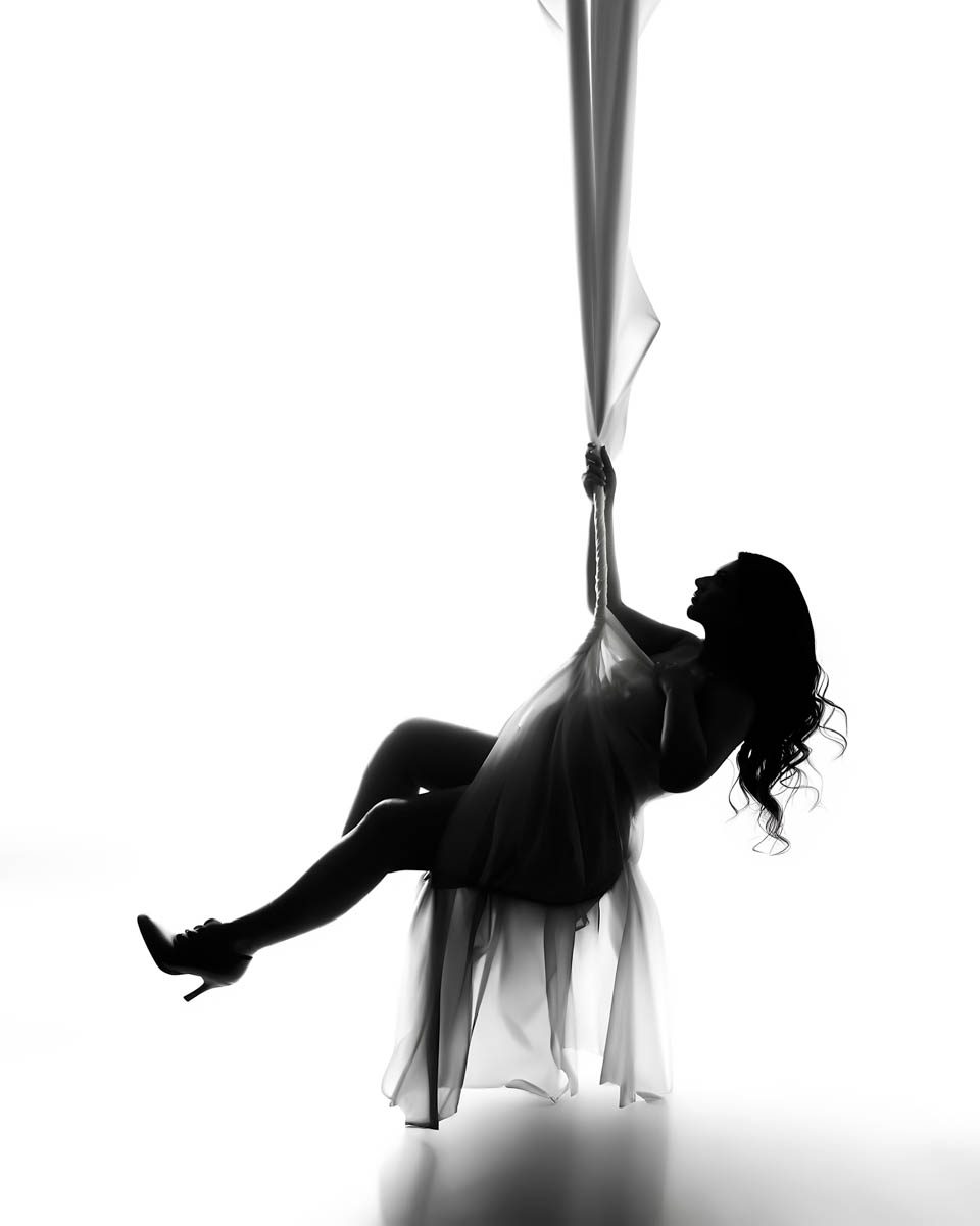 Artistic black and white silhouette maternity portrait captured by Lily Hayes Photography, a maternity photographer specializing in elegant studio portraits