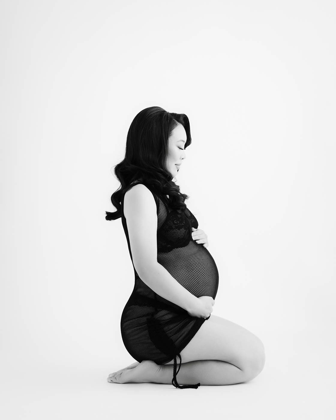 Black-And-White Maternity Portrait Showcasing Pregnancy In A Dallas Studio