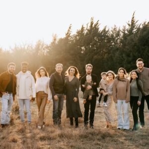 Multi-generational family during an outdoor extended family photography session in Dallas, featured alongside a five-star client review.